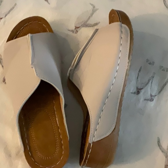 Women's Grayish Beige Slide Sandals - Picture 4 of 6